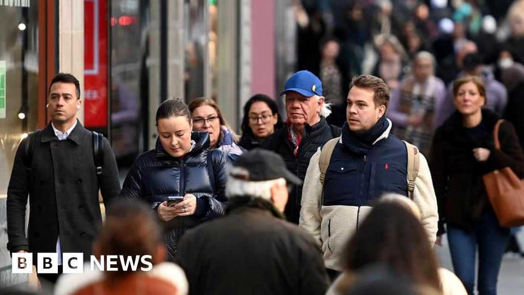 Экономика Великобритании едва избежала рецессии в прошлом году