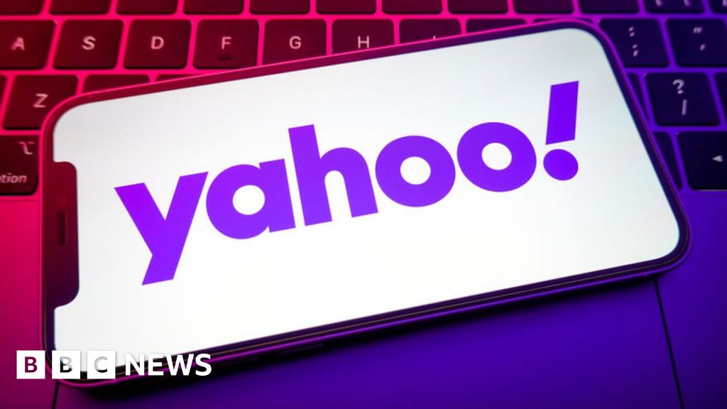 Увольнения технических специалистов: Yahoo сократит 20% сотрудников