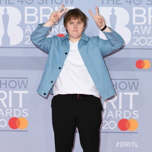 Льюис Капальди дополнил состав участников BRIT Awards 2023 — Fil