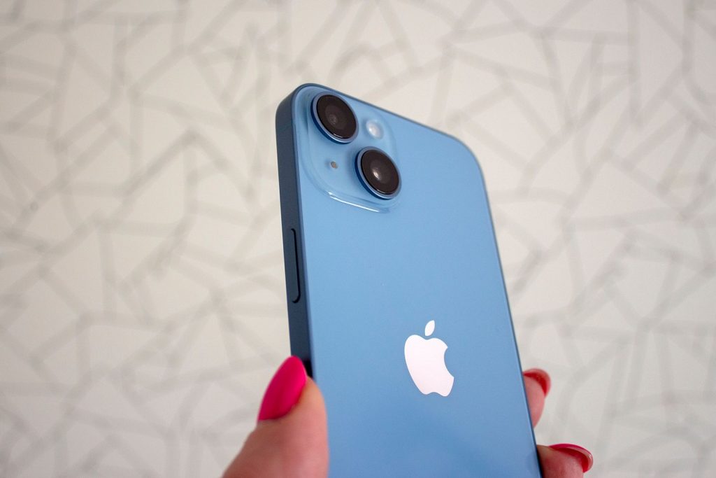 Рендеринг Apple iPhone 15 CAD показывает увеличенный экран и Dynamic Island в стандартной комплектации