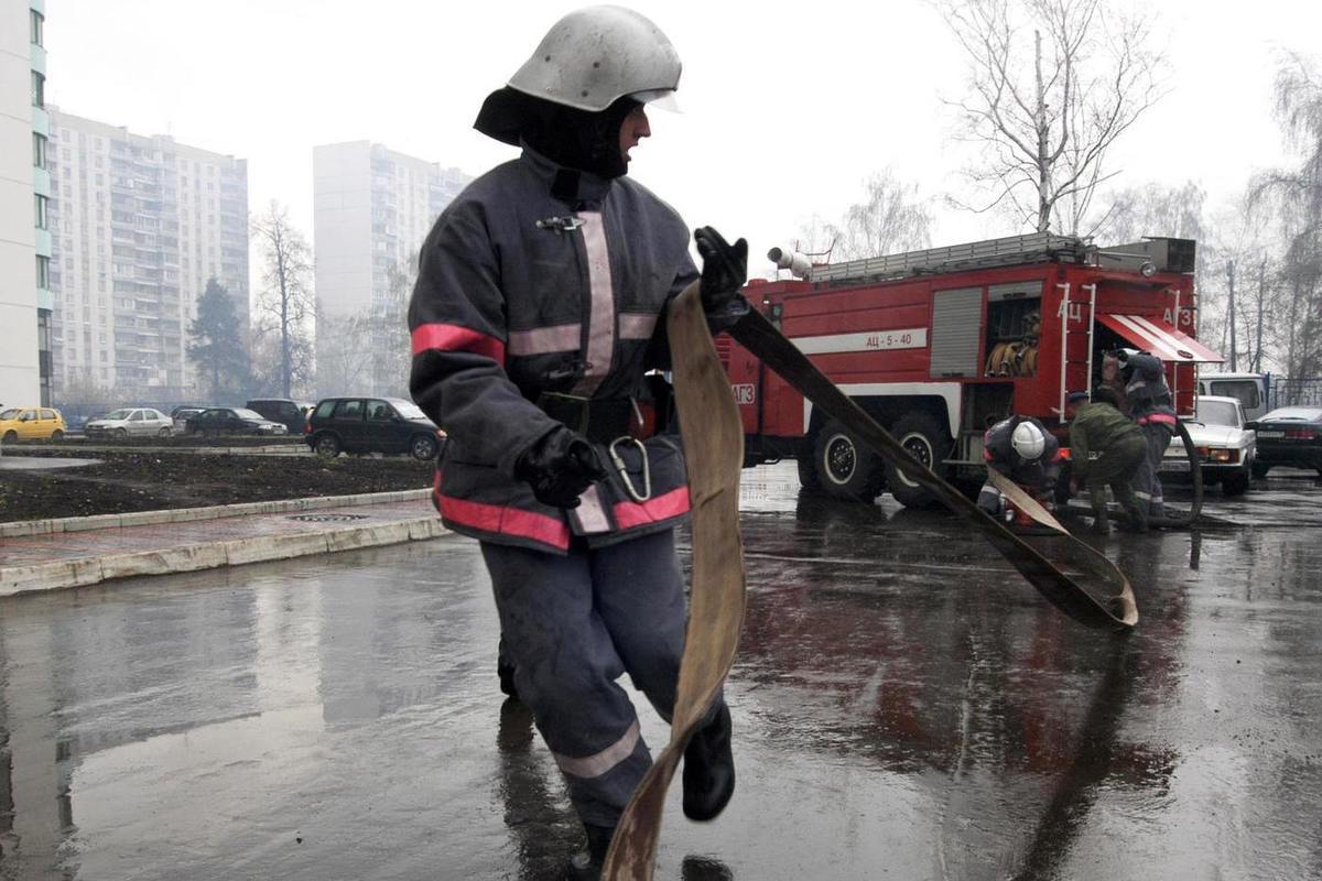 Два человека погибли при пожаре на юге Москвы — Financial Times