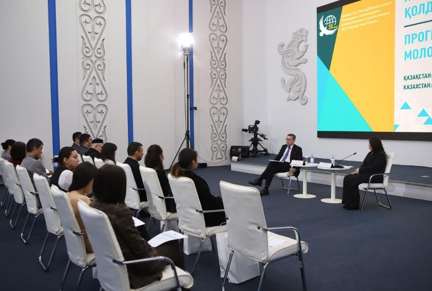 Презентацию программы по поддержке молодых экспертов провел КИСИ — Financial Times