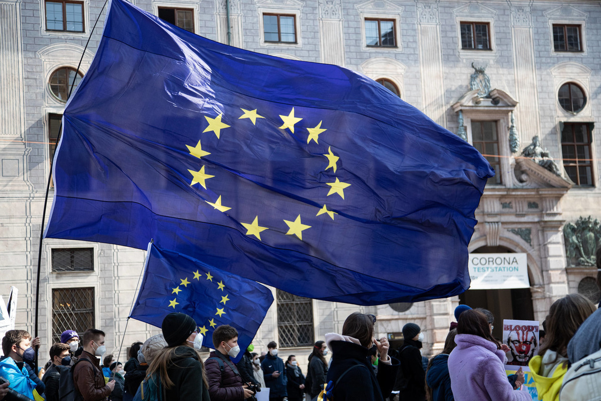 Депутат Европарламента призвал ирландцев протестовать против курса НАТО и США — Financial Times