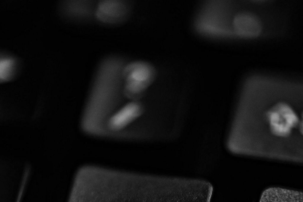 В Windows 11 на неподдерживаемых ПК появились водяные знаки — Financial Times