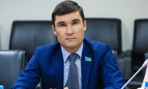 Серик Сапиев обратился к Махачеву после его победы над Волкановски