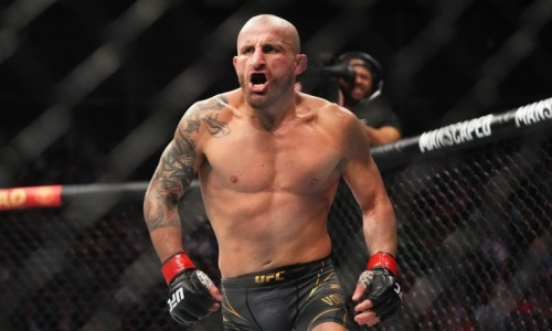 Волкановски объявили победителем боя с Махачевым за титул UFC и назвали счет