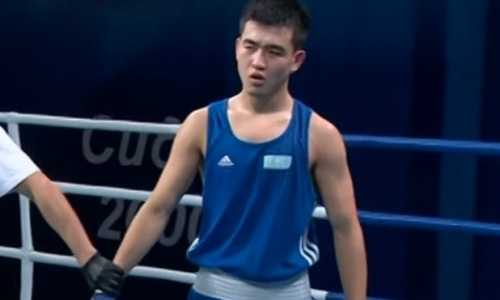 Казахстан в бою с нокдауном понес первую потерю на малом чемпионате мира по боксу