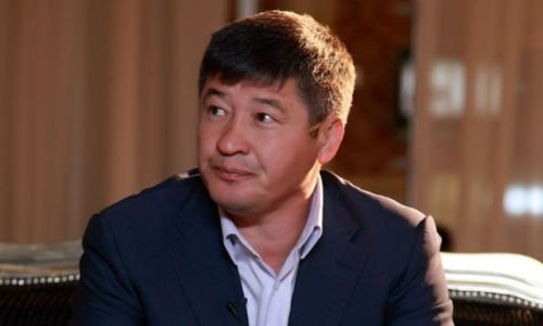 Даулет Турлыханов попросил прощения у избитой его сыном семейной пары. Известна их реакция