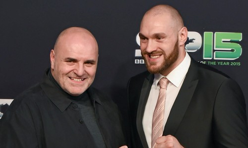 «Молчи в тряпочку». Отец Фьюри адресовал дерзкое послание Усику
