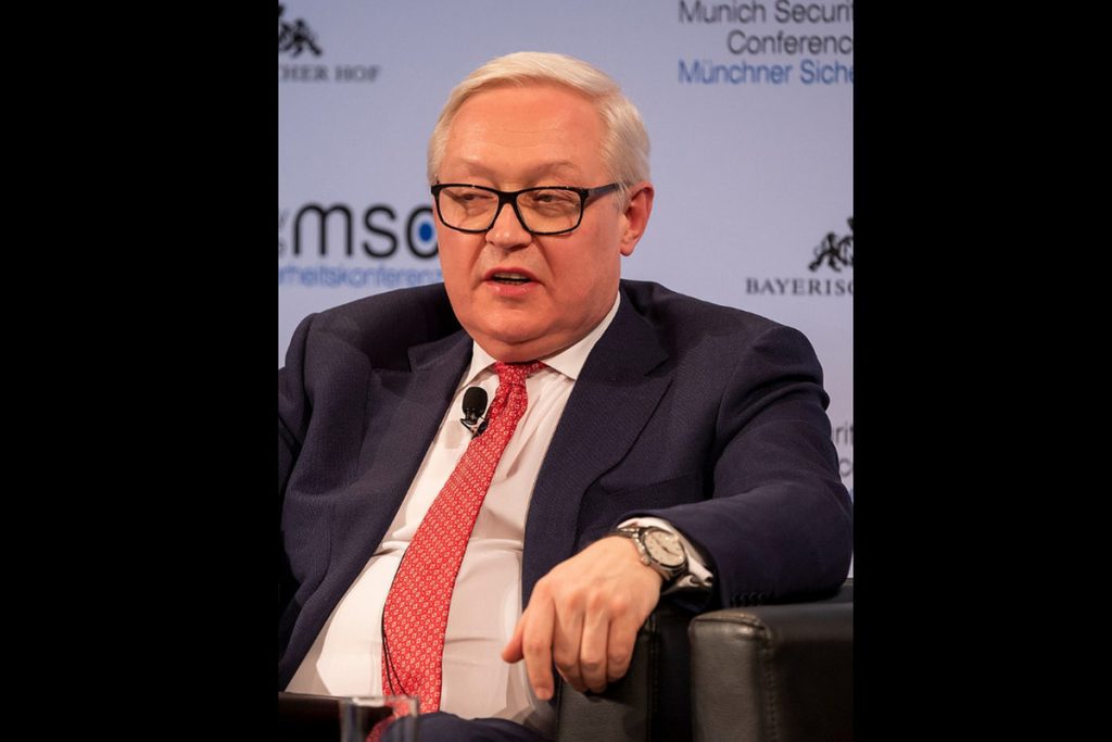 Рябков заявил, что Россия не будет прогибаться под американским нажимом — Financial Times