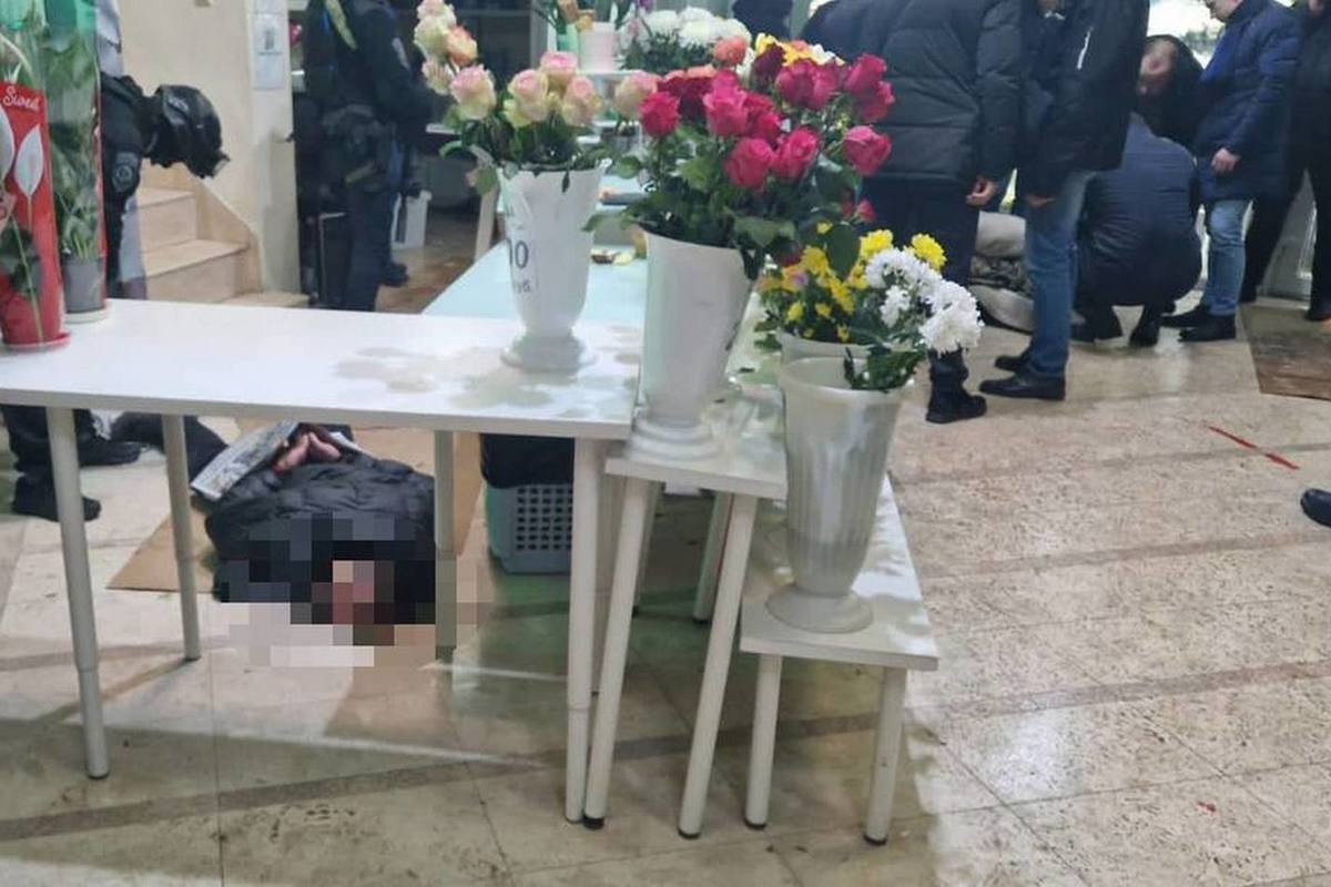 Захвативший заложников в цветочном магазине на Таганской требовал «зеленый коридор» — Financial Times