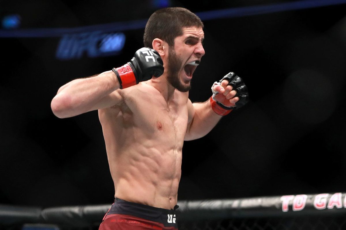 Махачев победил Волкановски в титульном бою UFC — Financial Times