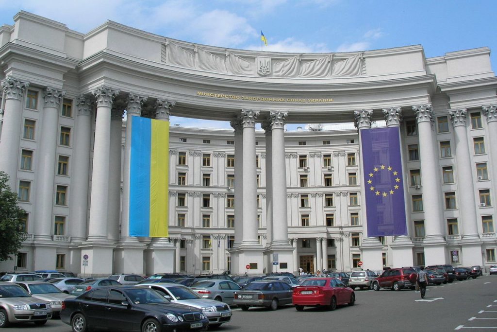 МИД Украины выразил протест послу Венгрии Ийдярто из-за высказываний Орбана — Financial Times