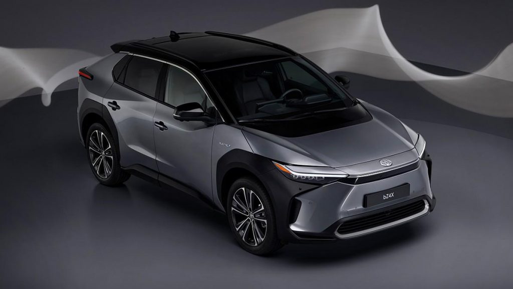 Toyota снова выступила против электрокаров. На этот раз с цифрами