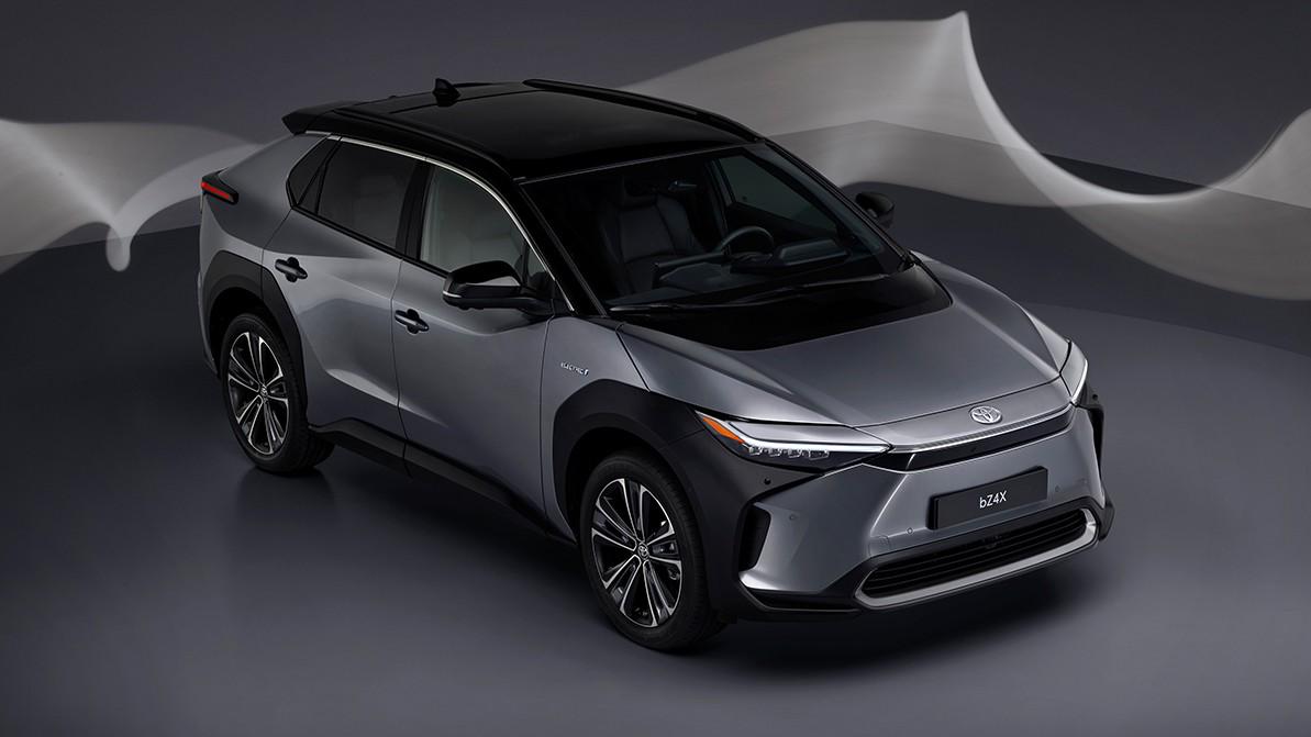 Toyota снова выступила против электрокаров. На этот раз с цифрами
