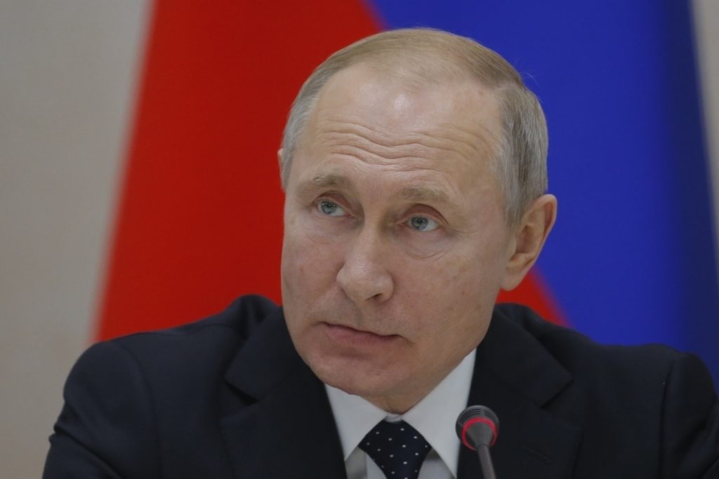 ФОМ: 81% опрошенных положительно оценивают работу Путина — Financial Times