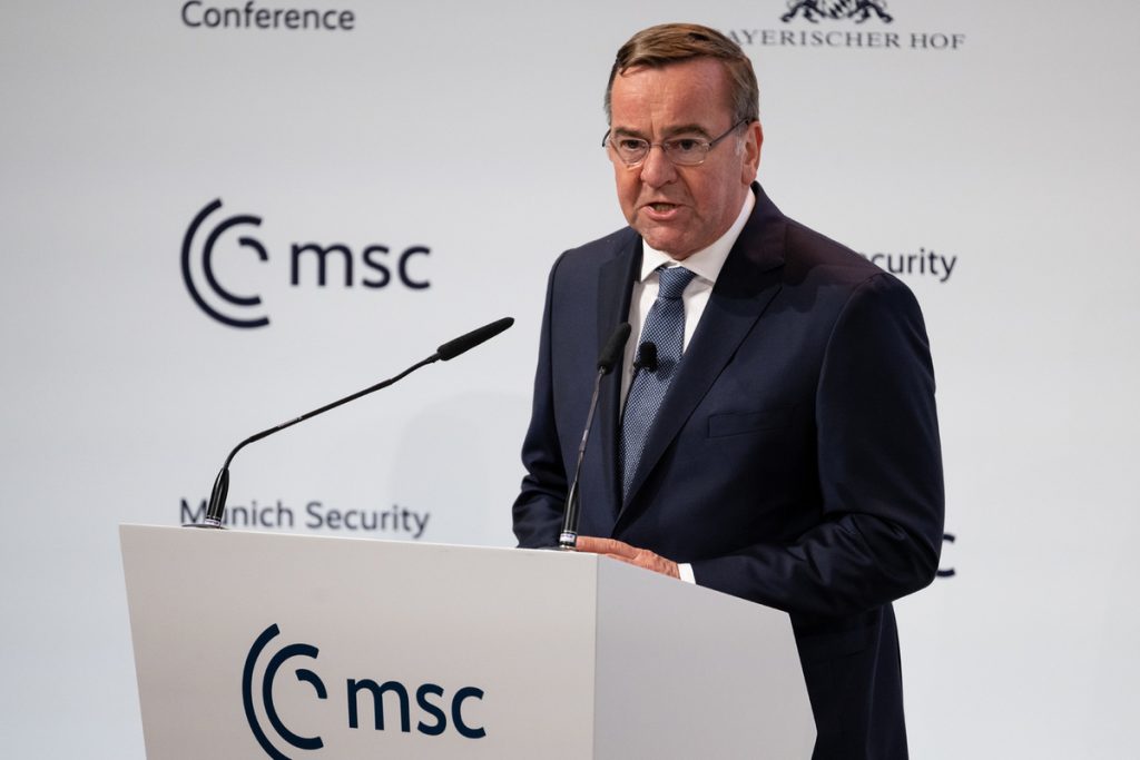 Глава Минобороны ФРГ Писториус заявил, что Запад «демонстрирует силу» по отношению к РФ — Financial Times