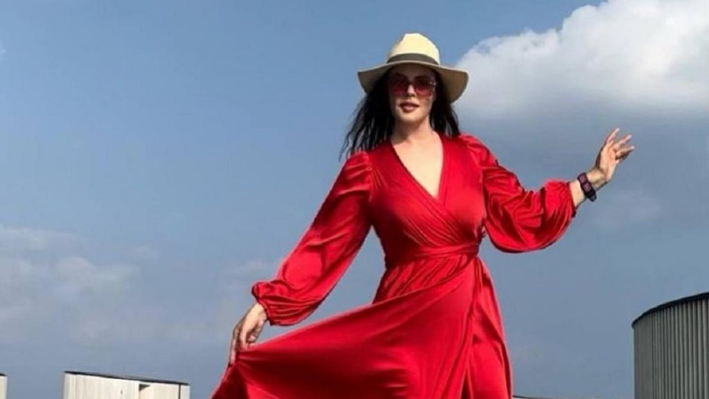«Хороша до умопомрачения»: Екатерина Андреева в летящем платье заворожила фанатов — Fil