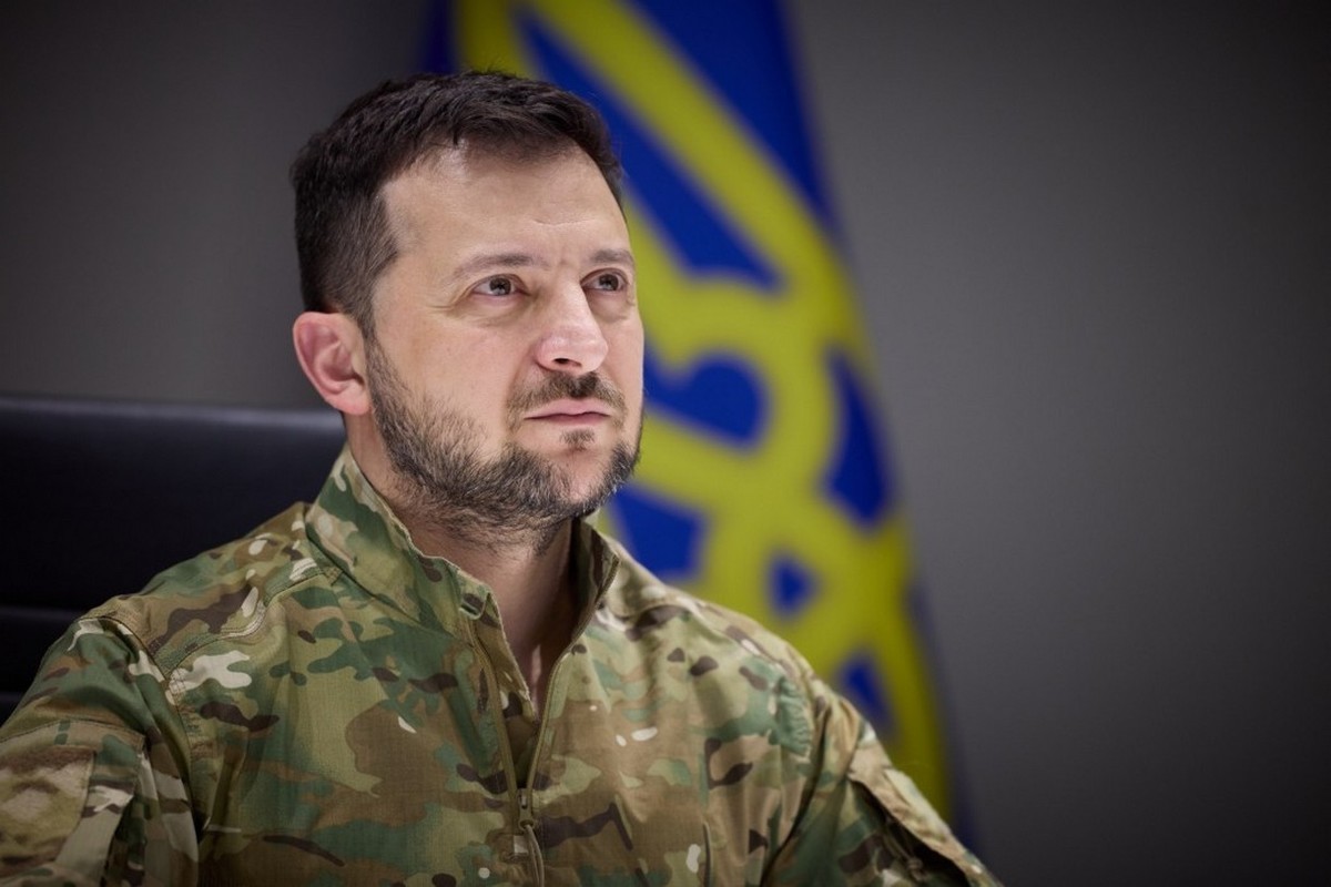 Зеленский нaзвaл ситуaцию нa восточном нaпрaвлении очень трудной и болезненной — Financial Times