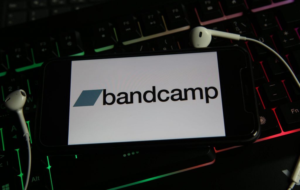 Bandcamp представляет функцию плейлистов в мобильном приложении — Fil