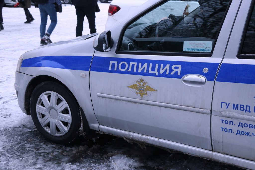 Охранник точки общепита в центре Москвы примел оружие в ходе конфликта — Financial Times