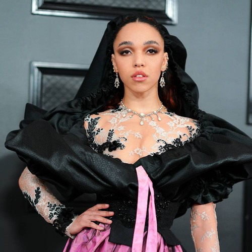 FKA twigs рассказывает о романе с «красивой художницей» Джорданом Хемингуэем — Fil
