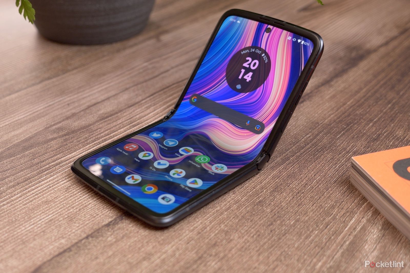 2023 Motorola Razr+ сертифицирована для быстрой зарядки 33 Вт