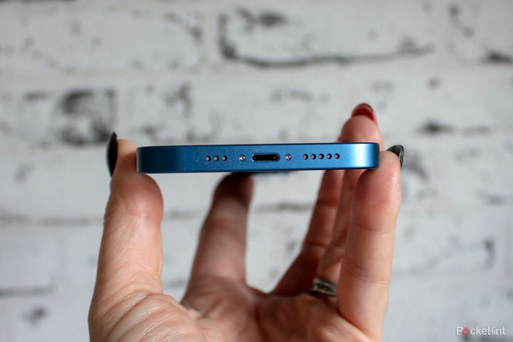 Apple может ограничить лучшее в порте USB-C iPhone 15, чтобы вы использовали его сертифицированные кабели.