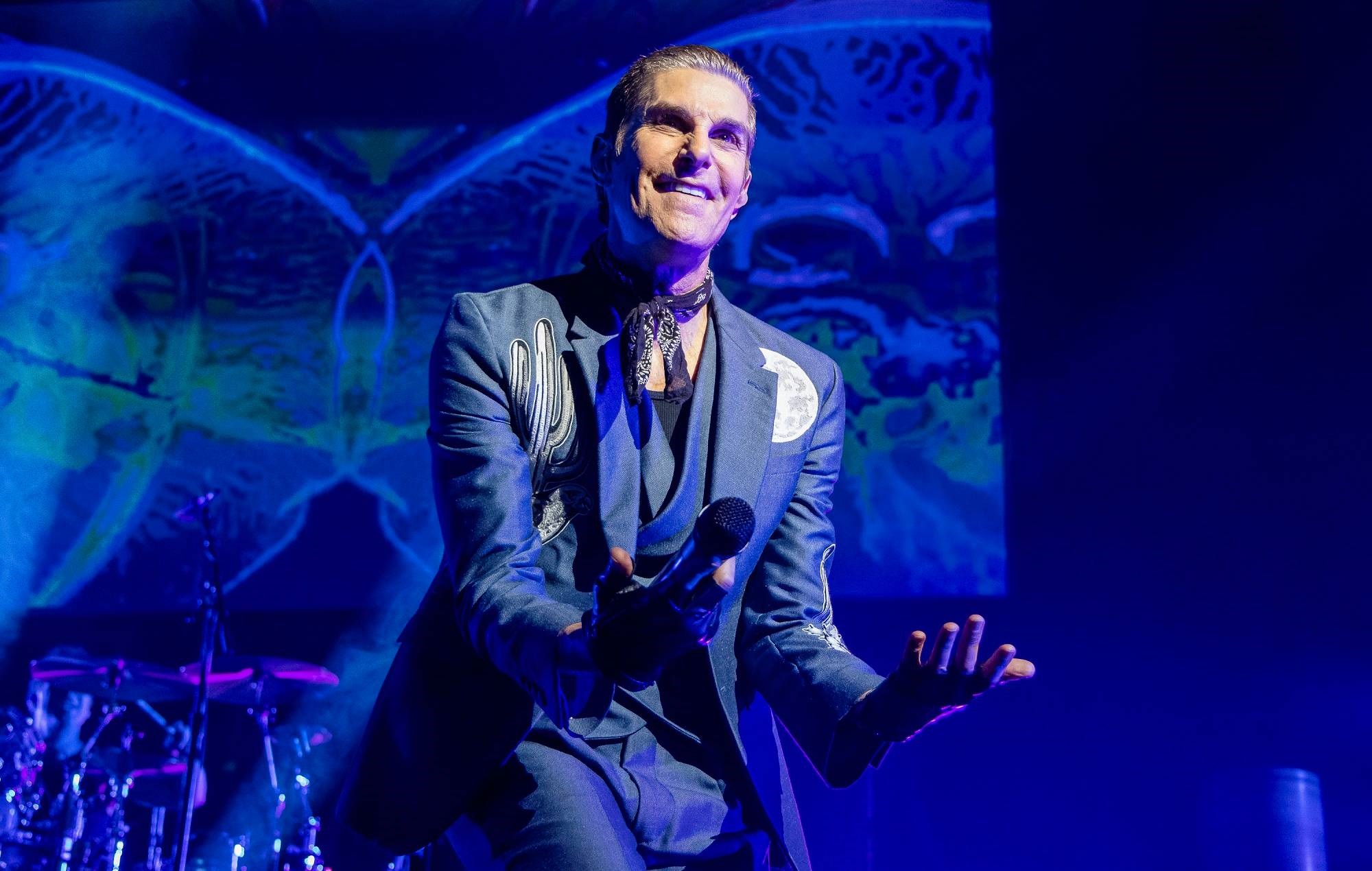 Смотрите, как Jane’s Addiction дебютирует с первой новой песней за 10 лет — Fil