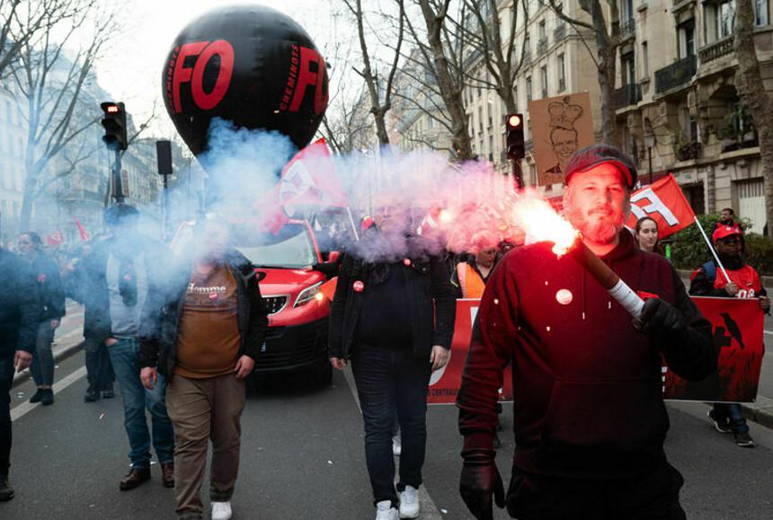 Политический кризис во Франции: нация против пенсионной реформы — Financial Times