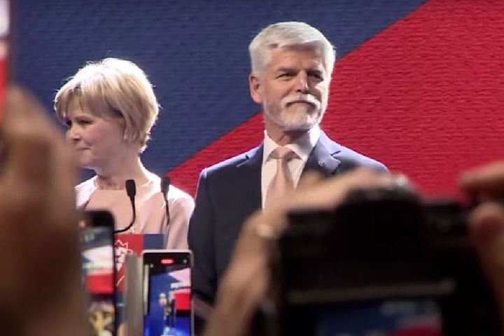 Чешский президент Павел заявил о ревизии европейских отношений с Китаем — Financial Times