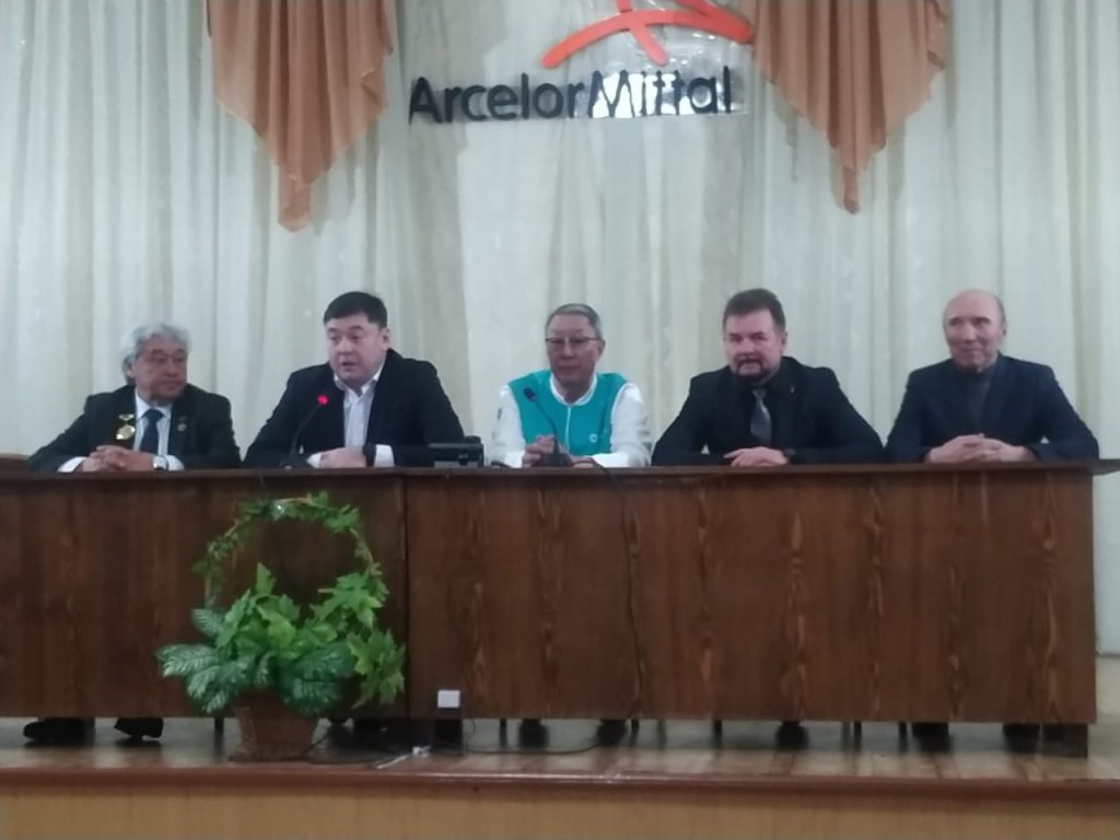 Кандидат в депутаты Мажилис Парламента РК встретился с шахтерами в Карагандинской области