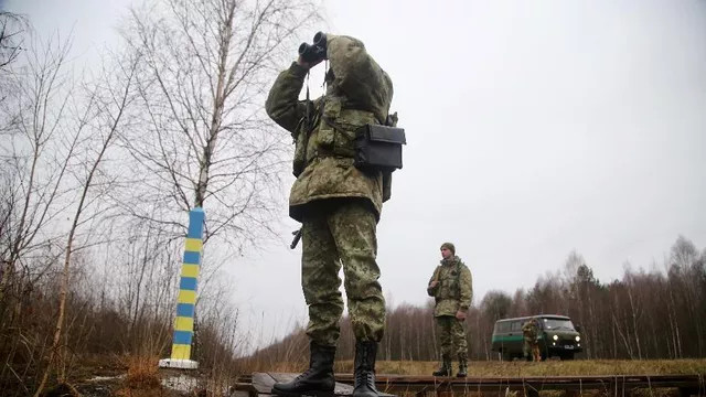 Украина соорудит новую линию противотанковых рвов на границе с Белоруссией — Financial Times
