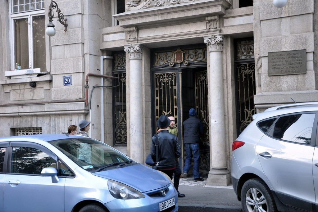 В Грузии больше тысячи человек приняли участие в акции против закона об иноагентах — Financial Times