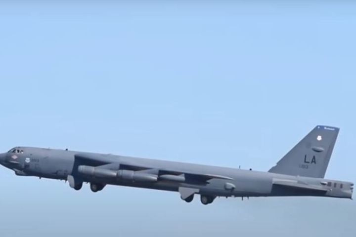 У границ России засекли два американских бомбардировщика — Financial Times