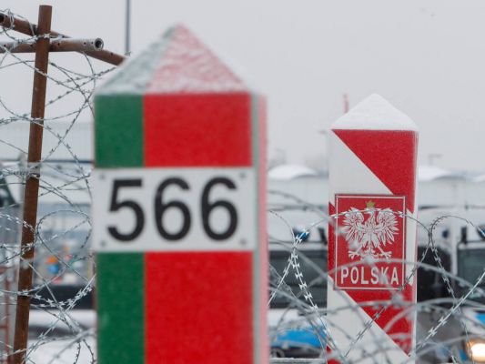 Польша введет санкции против сотен белорусских чиновников — Financial Times