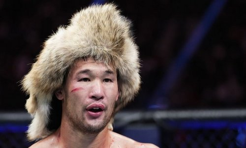 Фанат Шавката Рахмонова встретил его в неожиданном месте и не сдержал эмоций. Видео
