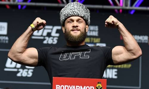 «Пара друзей сидят в тюрьме». Уроженец Казахстана из UFC рассказал о неудавшейся карьере в МВД