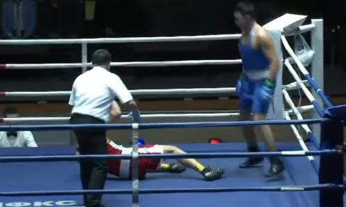 Джалолов встал с нокдауна и разгромом вышел в финал турнира по боксу с участием Казахстана. Видео