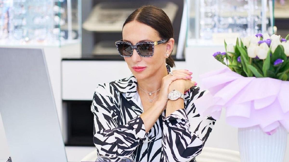 «Боже! Держите меня семеро!»: Алика Смехова в эффектном аутфите потрясла фанатов — Fil