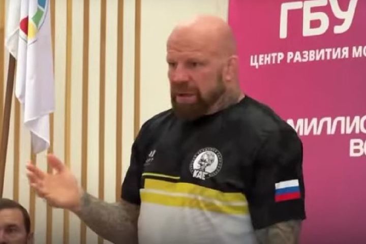 Турчак вручил партбилет «Единой России» бойцу Джеффу Монсону — Financial Times