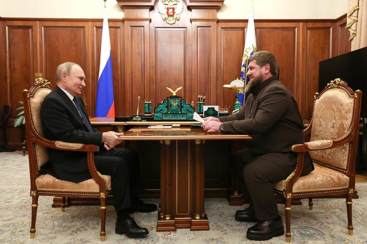 Путин попросил Кадырова передать наилучшие слова чеченским участникам спецоперации — Financial Times