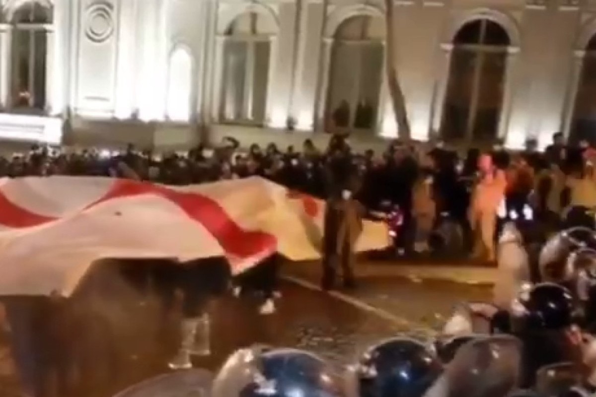 Участники протестов в Тбилиси пообещали вновь собраться утром в пятницу — Financial Times