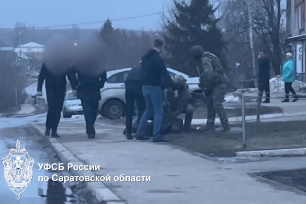 Двух мужчин задержали за попытку диверсии на железнодорожных путях в Саратовской области — Financial Times