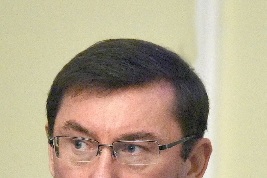 Экс-генпрокурор Украины Луценко заявил, что ему приказали покинуть Артемовск — Financial Times