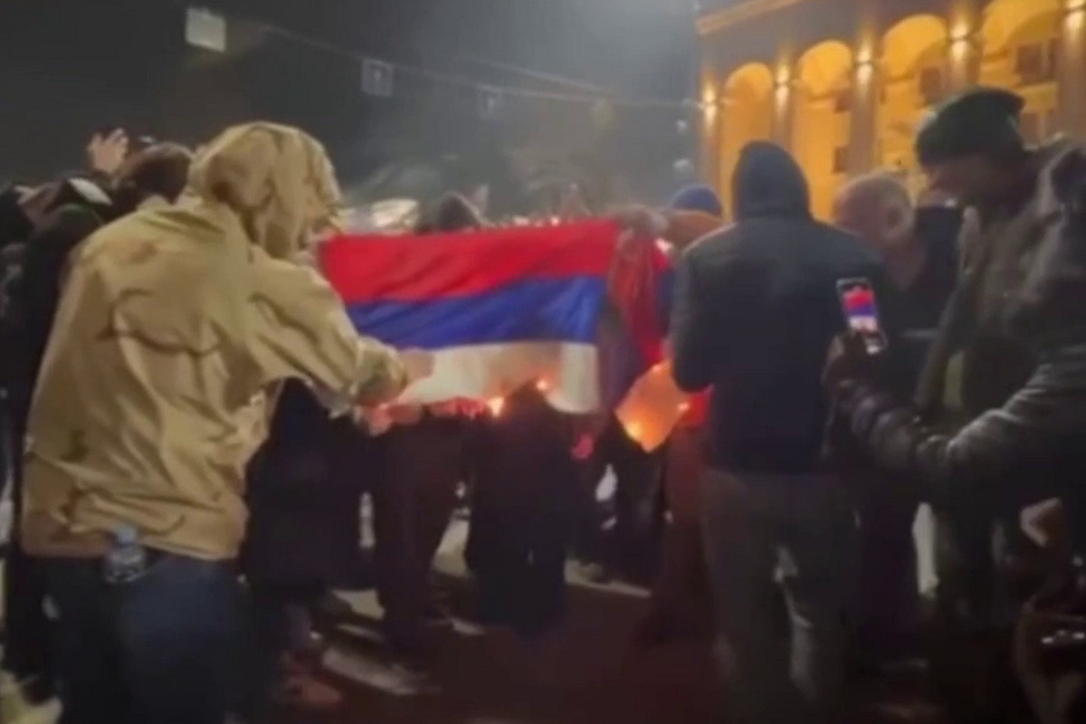 «Сухуми, Сухуми, Сухуми»: протестующие перед парламентом Грузии требуют решить «абхазский вопрос» — Financial Times