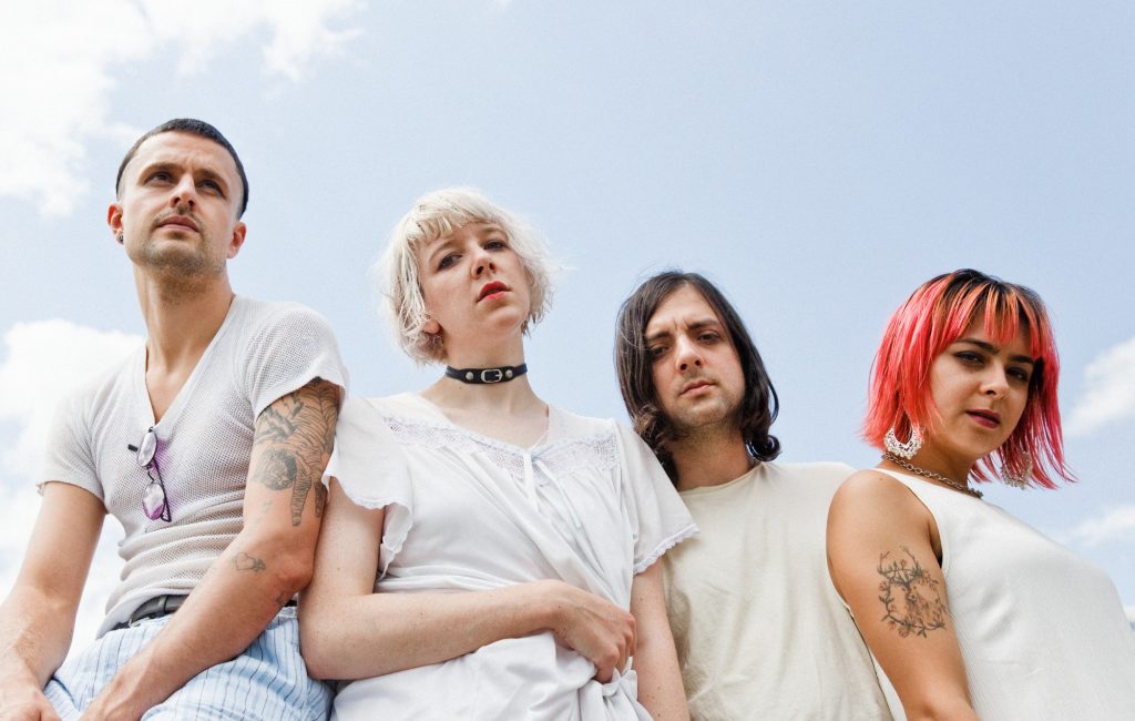 Dilly Dally объявили о распаде и поделились двумя новыми песнями — Fil