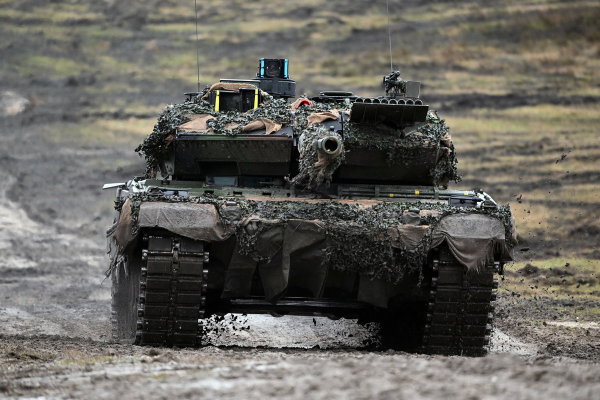 Испания планирует направить Украине шесть танков Leopard на следующей неделе — Financial Times