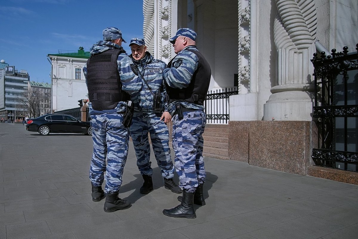 Мужчину, стрелявшего с балкона в подмосковной деревне Голубое, задержали — Financial Times