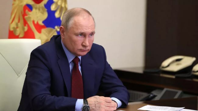 Владимир Путин про зарплату: Доходы граждан хоть и скромно, но начали расти — Financial Times